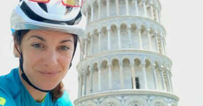 Copertina di Ciclista morta a Palermo: auto supera in un tratto con linea continua e travolge il gruppo