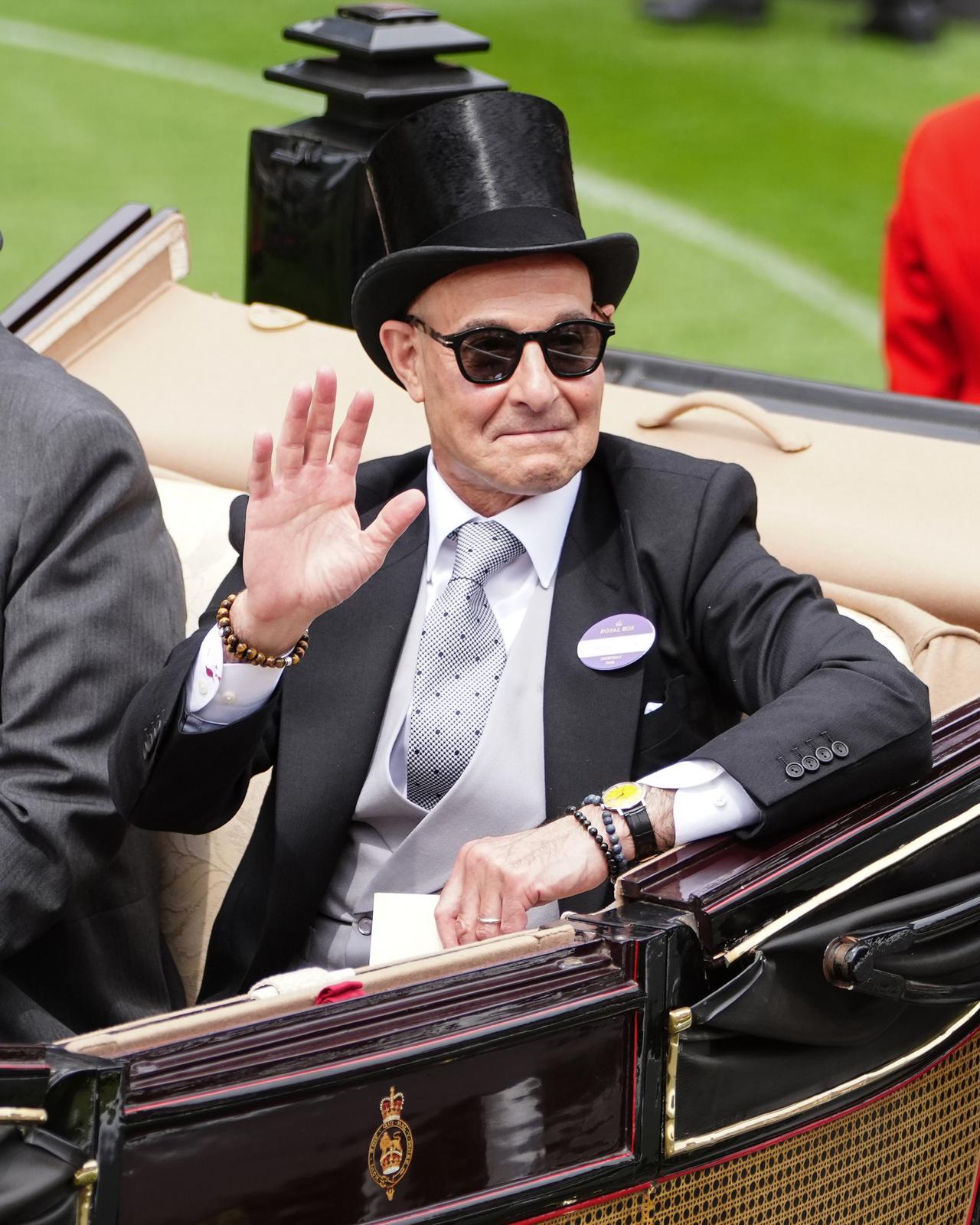 non ti sei mai sentito cos236 alto stanley tucci a sorpresa ad ascot con re carlo e camilla il giro in carrozza e il look che non passa inosservato da Ilfattoquotidiano.it non ti sei mai sentito cos236 alto stanley tucci a sorpresa ad ascot con re carlo e camilla il giro in carrozza e il look che non passa inosservato