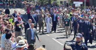 Copertina di Scontro con Trump, Meloni va a sorpresa al raduno degli alpini. E Salvini si smarca: “Chiudere le incomprensioni e lavorare con gli Usa”