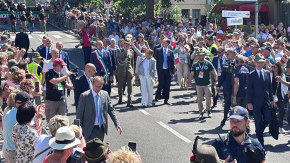 dopo gli scontri con trump meloni a sorpresa al raduno degli alpini a gemona da Ilfattoquotidiano.it dopo gli scontri con trump meloni a sorpresa al raduno degli alpini a gemona