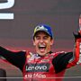 Copertina di MotoGp, Marc Marquez vince ancora a Brno e accorcia su Bezzecchi: eguagliato Valentino Rossi. Sul podio Bagnaia | Ordine d’arrivo e nuova classifica