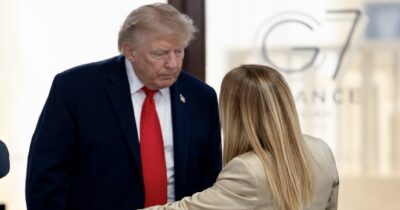 Copertina di Sondaggi, lo scontro con Trump fa bene a Meloni: +2% di consensi in un mese, ora è al 40%
