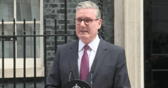 Copertina di “Ora dedicherò il tempo a moglie e figli”: il discorso commosso di Starmer a Downing Street