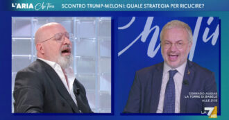 Copertina di Lite Borghi-Bonaccini a La7. “Non sai nulla di economia”. “Ha parlato il premio Nobel, non ti votano più neppure i leghisti”