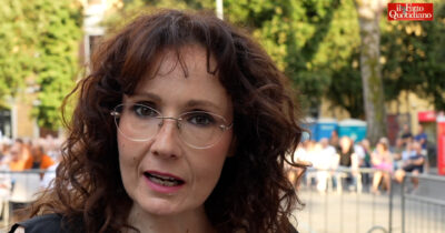 Copertina di “Il nuovo Renzi, Schlein e l’anti-lingua, Trump primitivo”: Daniela Ranieri presenta a Paper Fest il suo “manuale di resistenza al linguaggio dei politici”