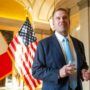 Copertina di Venezia, proteste per l’arrivo del mega yacht dell’ambasciatore Usa Fertitta: “Bloccherà tutta la riva”