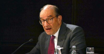 Copertina di Morto a 100 anni l’ex presidente della Fed Alan Greenspan. I 18 anni al vertice e le responsabilità nella crisi del 2008