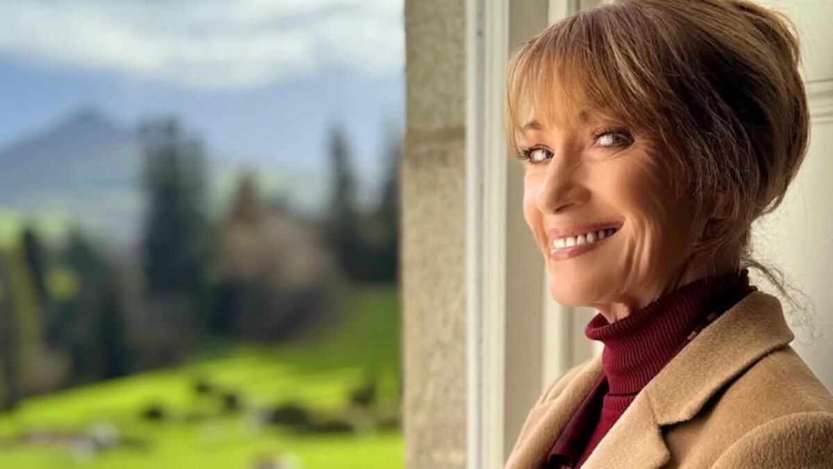“Non faccio laser, filler o altro. Non ha senso dimostrare 30 anni quando ne hai 75. Oddio, magari 60 non sarebbe male”: le parole di Jane Seymour