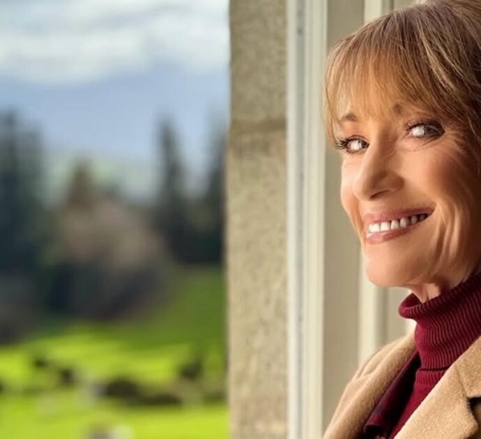 “Non faccio laser, filler o altro. Non ha senso dimostrare 30 anni quando ne hai 75. Oddio, magari 60 non sarebbe male”: le parole di Jane Seymour
