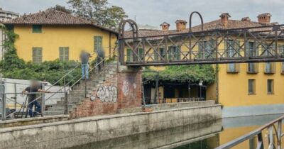 Copertina di Morì dopo il cedimento della balaustra sul ponte della Martesana a Milano, tre condanne per omicidio colposo