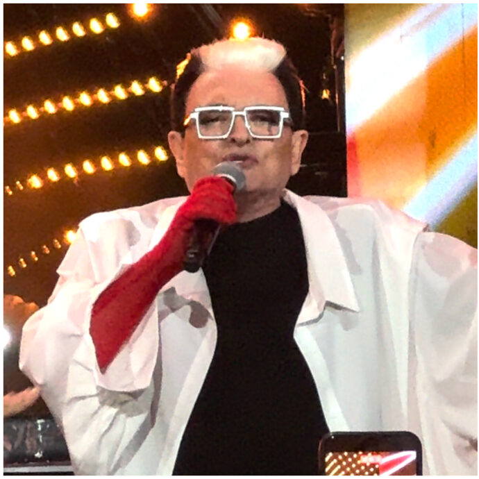 Tim Summer Hits, Cristiano Malgioglio spiazza Carlo Conti: “Mi sono sposato, ma nessuno lo sa”. Ovazioni per Mengoni-Angelina, Annalisa, Emma e Fulminacci