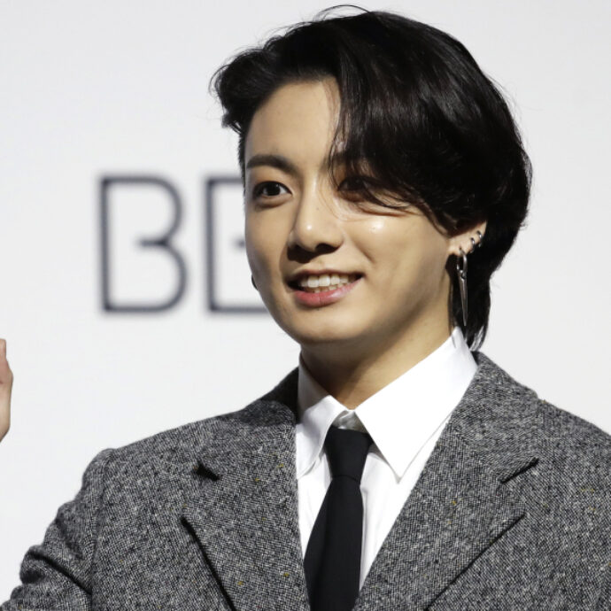 “Ossessione estrema”: una fan di Jung Kook dei BTS suona al campanello di casa sua per 133 volte. La donna viene condannata a un anno di carcere per stalking