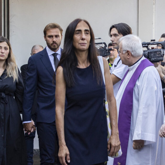 “Ero con i miei genitori fino all’ultimo respiro, ora nessuna pace. Sull’eredità di papà accuse false e infondate, i documenti lo dimostrano. I fondi all’estero? Se li trovano siamo contenti”: così Sveva Fede