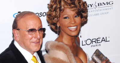 Copertina di È morto Clive Davis, magnate dell’industria discografica che ha lanciato le carriere di Whitney Houston, Carlos Santana, Janis Joplin e Alicia Keys