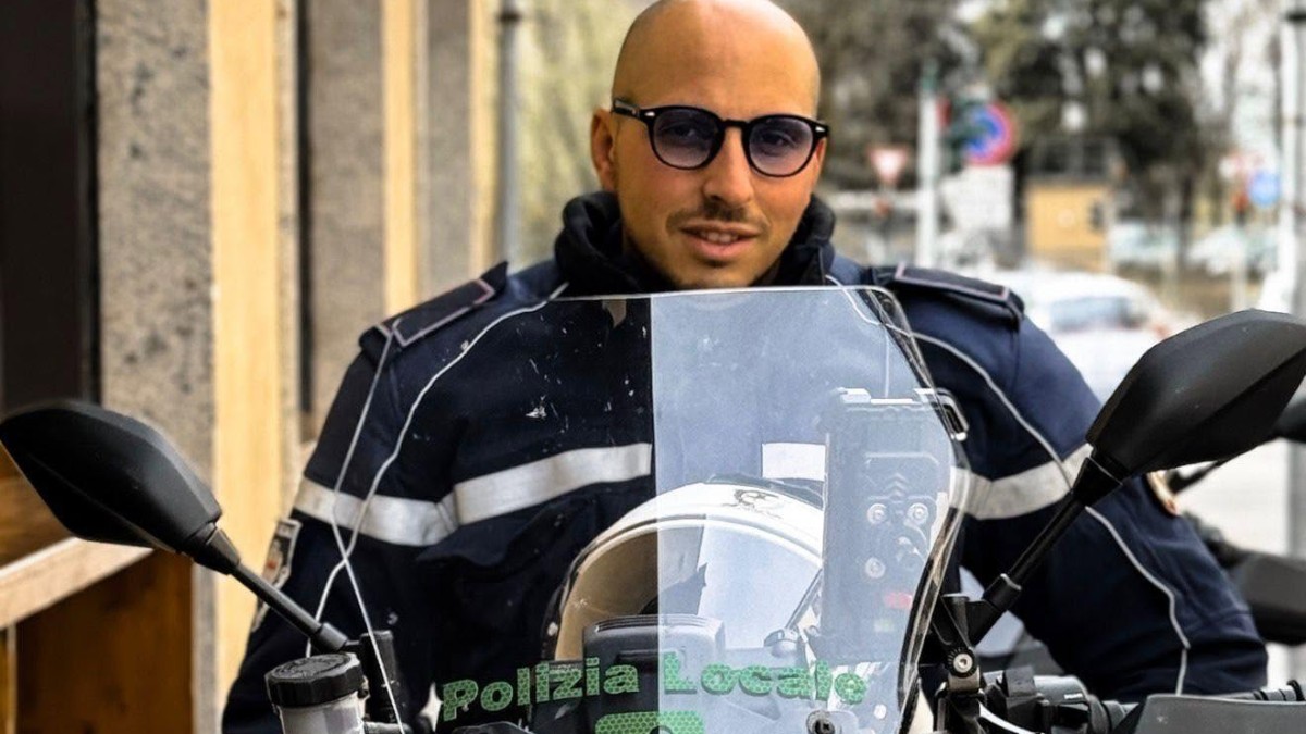 indossare questa divisa non 232 solo un lavoro 232 una responsabilit224 chi era francesco imprezzabile l8217agente morto durante un inseguimento a milano da Ilfattoquotidiano.it indossare questa divisa non 232 solo un lavoro 232 una responsabilit224 chi era francesco imprezzabile l8217agente morto durante un inseguimento a milano