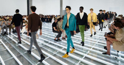 Copertina di La “pasta al pomodoro” di Prada, il Mediterraneo di Armani, il mito della villeggiatura e la rivolta “anti-ricchi” di Simon Cracker: cosa resterà di questa Milano Men’s Fashion Week