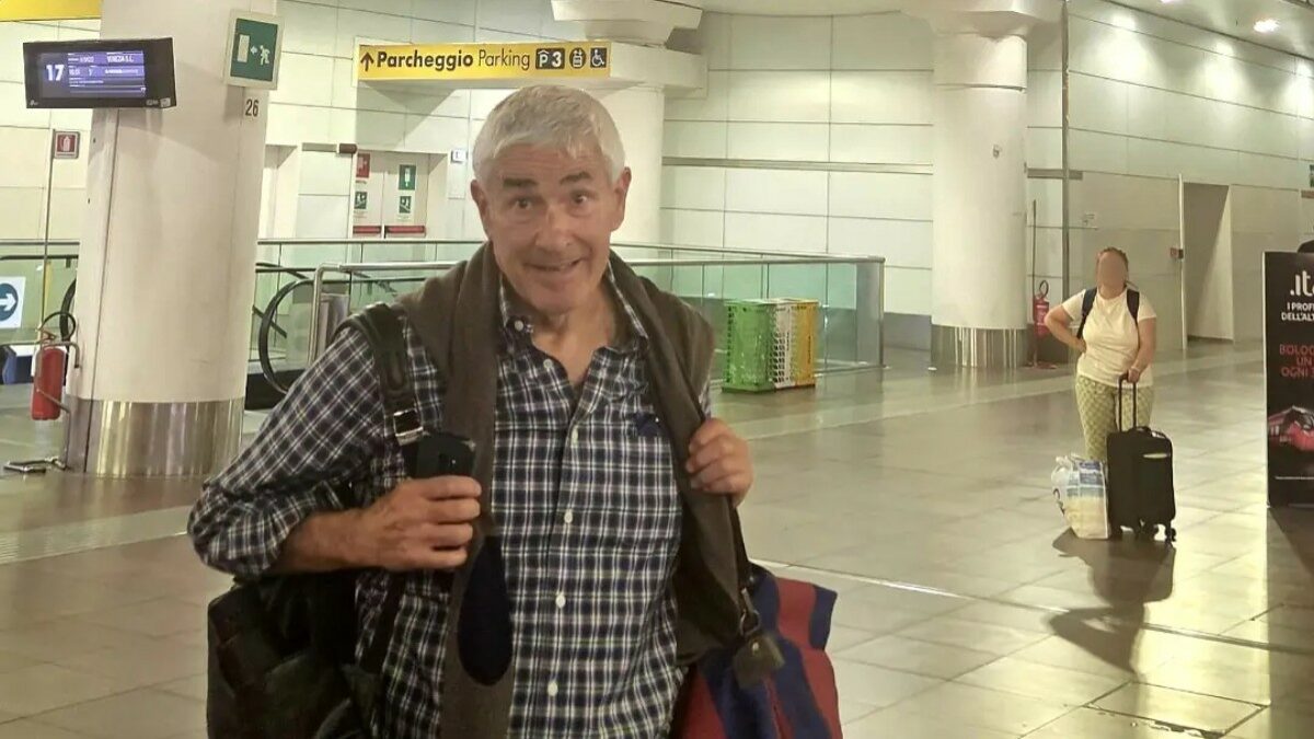 pier ferdinando casini ironizza sui ritardi dei treni postando una foto dalla stazione solita bella puntualit224 da Ilfattoquotidiano.it pier ferdinando casini ironizza sui ritardi dei treni postando una foto dalla stazione solita bella puntualit224