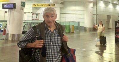 Copertina di Pier Ferdinando Casini ironizza sui ritardi dei treni postando una foto dalla stazione: “Solita bella puntualità”