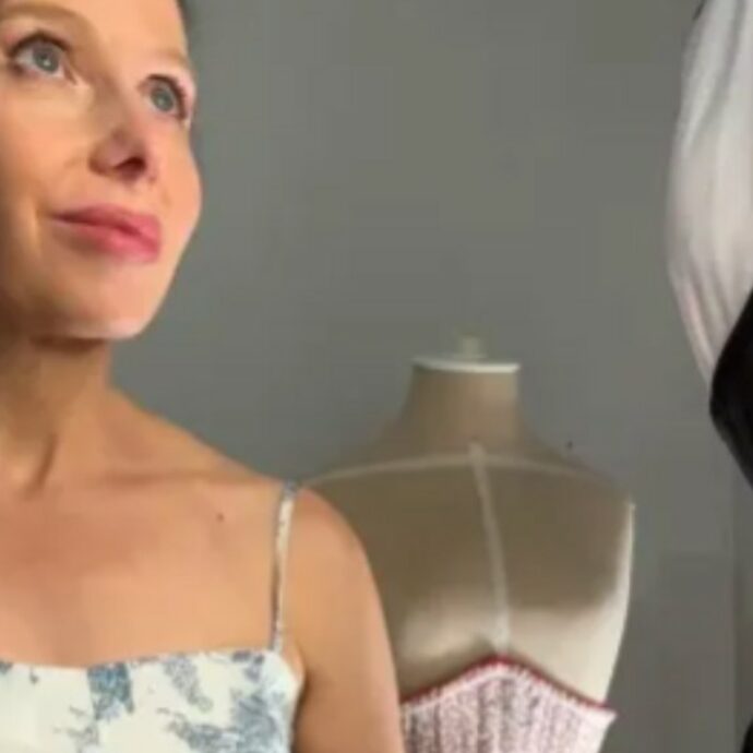 “Porto il corsetto quasi 24 ore al giorno per arrivare ad avere il girovita più stretto del mondo, punto ai 38 centimetri. Se lo tolgo perdo progressi, quindi ci dormo anche”: la storia di Sarah Belle