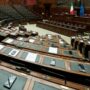 Copertina di Parlamentari intoccabili: no all’utilizzo delle registrazioni. La Consulta, dopo lo stop per le chat, impedisce audio e video. Giovanardi e Santanchè potrebbero uscire dalle inchieste