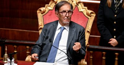Copertina di Covid, La Russa bacchetta FdI per gli errori in Commissione
