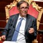 Copertina di Covid, La Russa bacchetta FdI per gli errori in Commissione
