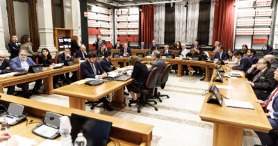 Copertina di Legge elettorale, sprint della maggioranza. Accantonate le preferenze e riformulata l’esenzione dalla raccolta delle firme (che esclude i vannacciani)