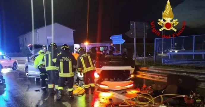 Schianto tra due auto nel Trevigiano: un morto di 65 anni e sette feriti