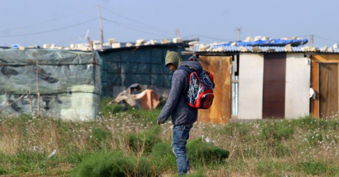 Da Borgo Mezzanone a Torretta Antonacci, i “ghetti” dei braccianti tra alloggi di fortuna e acqua non potabile. Mentre i 200 milioni del Pnrr sono andati persi