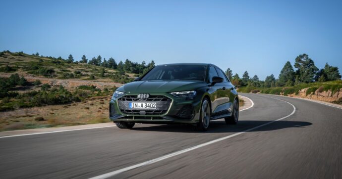 Audi A3 si rinnova. Abitacolo hi-tech e assistenza alla guida evoluta