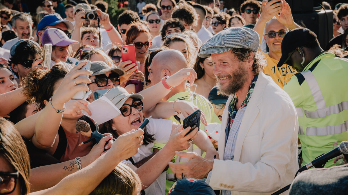 Jovanotti, Yann Tiersen, Ganavya, M.I.A.: l’evento segreto Festival of the Sun incanta i borghi della Val D’Elsa