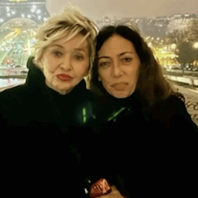 “Mamma era stata malissimo, ma poi si è truccata, vestita e siamo andate alla Tour Eiffel”: la figlia di Enrica Bonaccorti ricorda l’ultimo viaggio fatto a Parigi