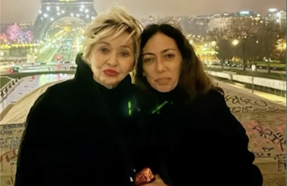 mamma era stata malissimo ma poi si 232 truccata vestita e siamo andate alla tour eiffel la figlia di enrica bonaccorti ricorda l8217ultimo viaggio fatto a parigi da Ilfattoquotidiano.it mamma era stata malissimo ma poi si 232 truccata vestita e siamo andate alla tour eiffel la figlia di enrica bonaccorti ricorda l8217ultimo viaggio fatto a parigi