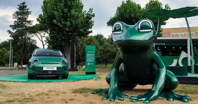 La rana torna nella Capitale. Twingo E-Tech Electric diventa un’opera d’arte