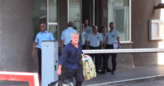 Copertina di “Gianni, Gianni”: cori e striscioni per Alemanno fuori da Rebibbia. L’ex sindaco di Roma: “Realtà terribile, in carcere la Repubblica perde la faccia”