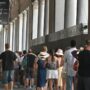 Copertina di Gli Uffizi sospendono la vendita dei biglietti per il caldo estremo: impianto di condizionamento non regge. Chiusura anticipata per Louvre e Tour Eiffel