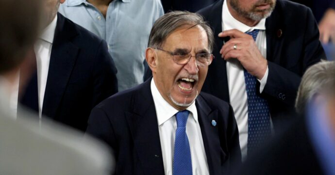 Fascismo e tartarughe. La Russa dà spettacolo