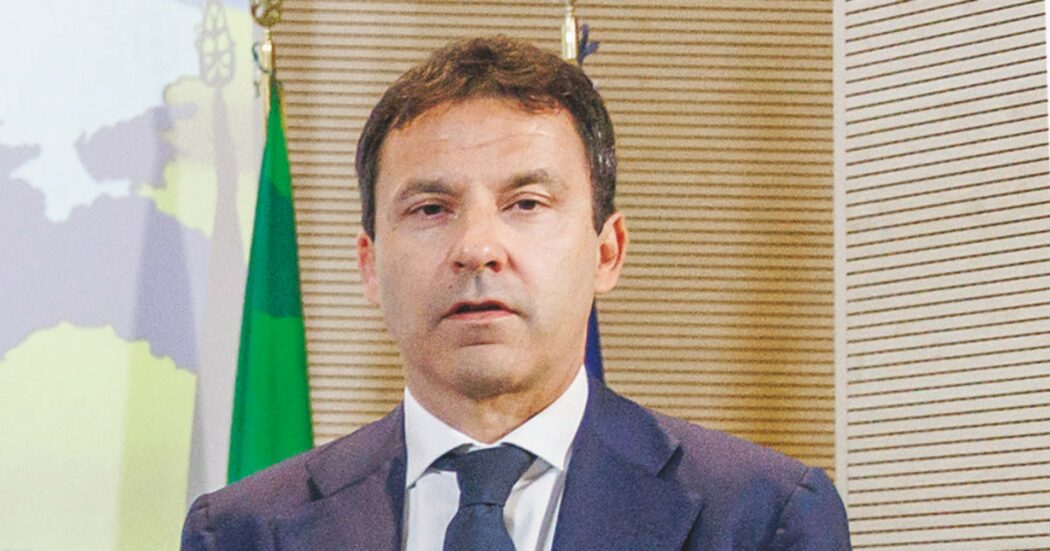 Arbitri, giornali e stipendio segreto: chi è Viglione, l’uomo ombra di Malagò alla Figc