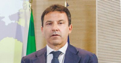 Copertina di Arbitri, giornali e stipendio segreto: chi è Viglione, l’uomo ombra di Malagò alla Figc