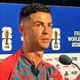 Copertina di Ronaldo fa doppietta ed entra nella storia ai Mondiali, poi si infastidisce quando gli chiedono di Messi: “Prossima domanda”