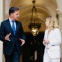 Copertina di Rutte e le basi italiane, Conte: “Crollano le favolette del governo, Meloni riferisca in Aula”. Avs: “Chi mente?”