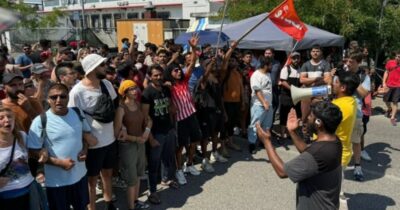 Copertina di Prato, l’azienda cinese indagata chiude e licenzia: i padroni assaltano il presidio, feriti anche poliziotti