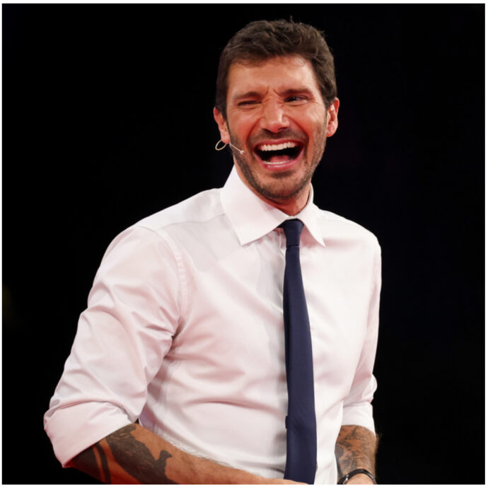 “Se Harry Styles facesse una settimana come quelle di Keith Richards nei tempi d’oro, non correrebbe più. Il rock’n’roll non funziona: quella cosa è finita”: così Stefano De Martino