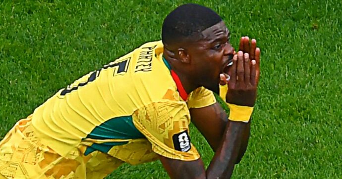 Sette capi d’accusa per stupro per Thomas Partey: l’inglese Spence non gli stringe la mano, il pubblico lo fischia