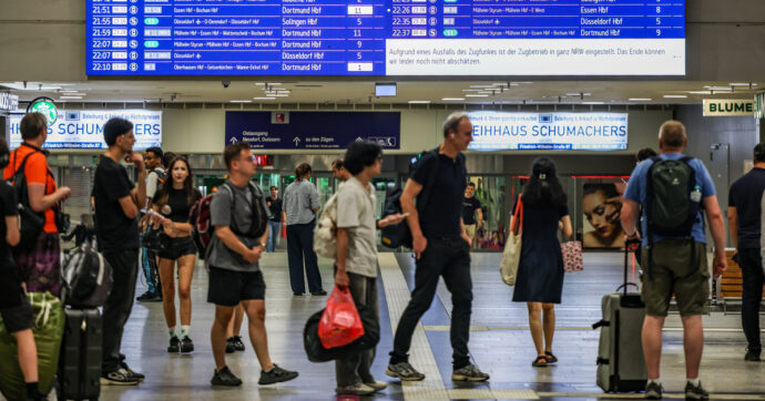 Germania, stop totale alla circolazione dei treni per ore: “Guasto alla rete di comunicazione”. Poi la ripresa nella notte