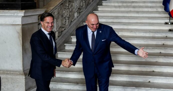 Crosetto contro Rutte: “Le sue parole ‘a caso’ sulle basi militari rischiano di creare serie conseguenze internazionali”