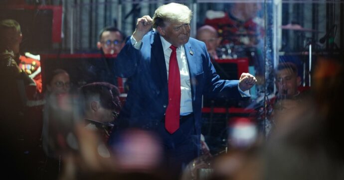 Trump apre le celebrazioni per i 250 anni degli Usa con un comizio in stile Maga: “L’America è tornata”