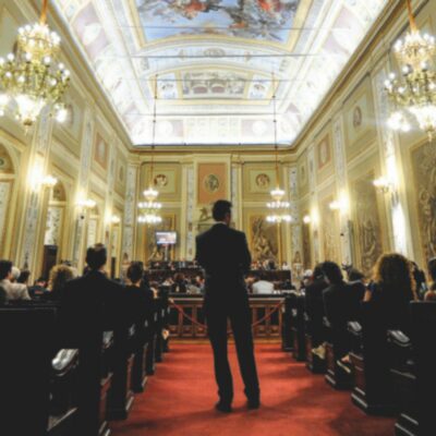Copertina di Regione siciliana, i finanziamenti per l’ambiente a feste di paese e concerti pop