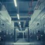 Copertina di La crescita vertiginosa (e disordinata) dei data center per alimentare l’intelligenza artificiale. E la legge lombarda permette strutture nelle aree naturali