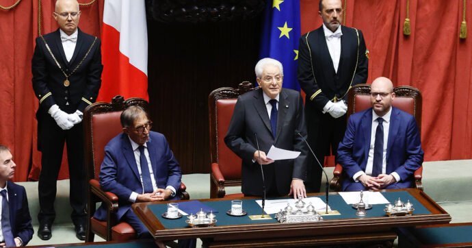 Mattarella parla di unità, Resistenza e “volto umano” della Repubblica per celebrare la Costituente. Vannacciani assenti dall’Aula
